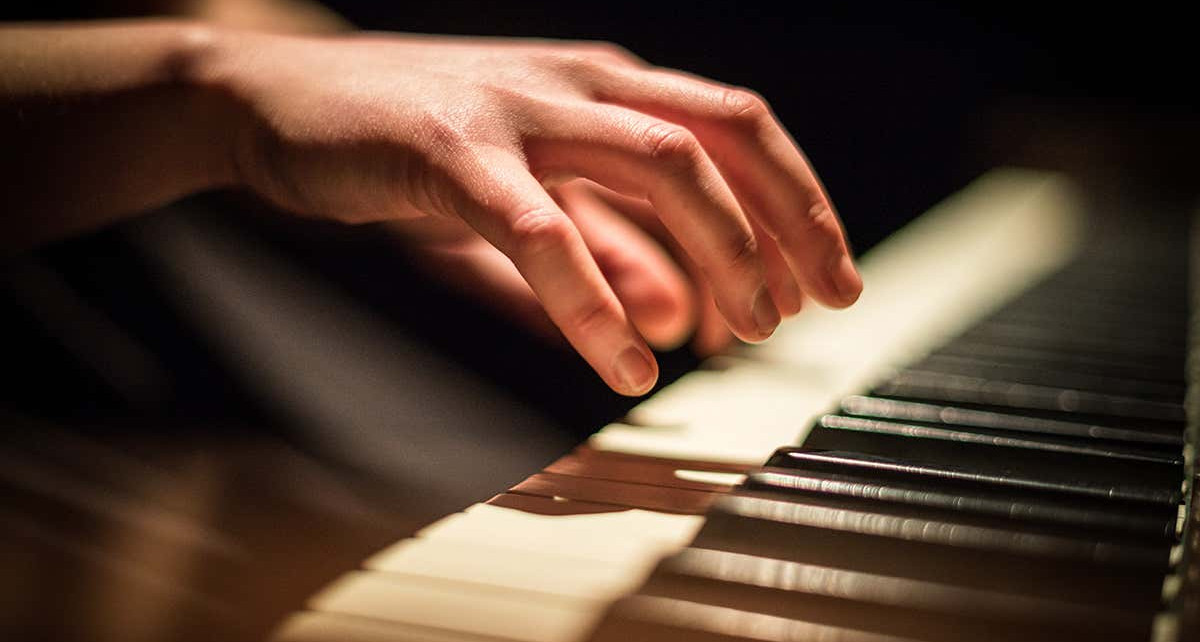AI can grade your skill at piano by watching you play
