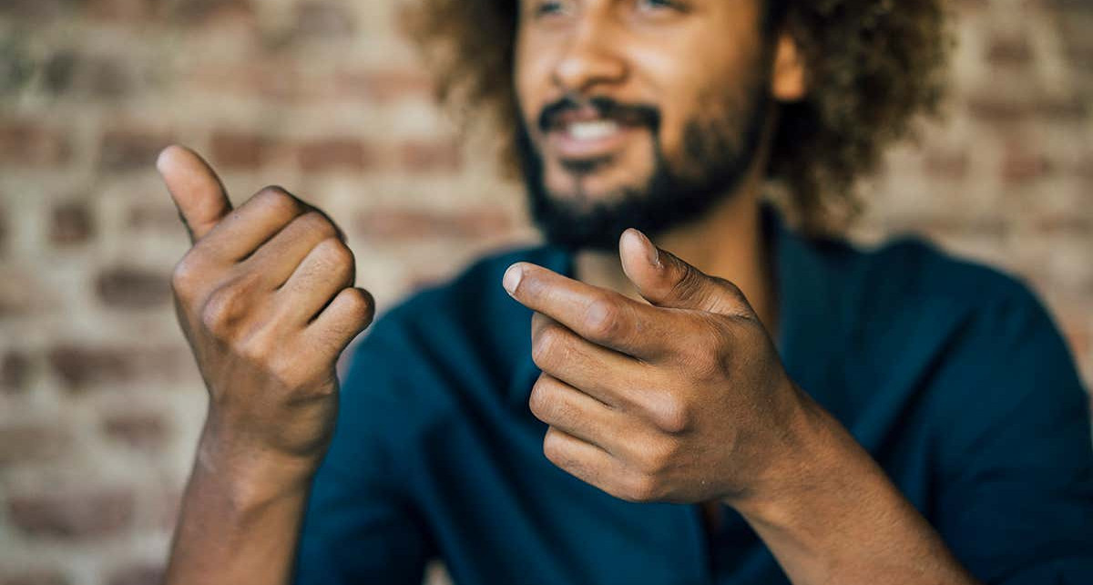 Using hand gestures when we talk influences what others hear