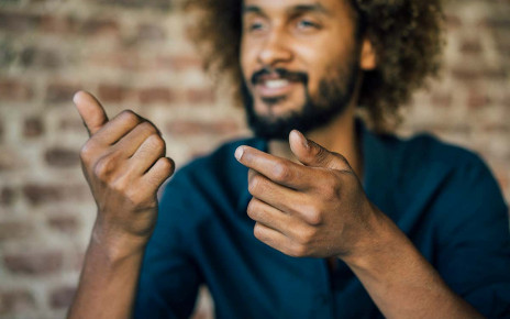 Using hand gestures when we talk influences what others hear