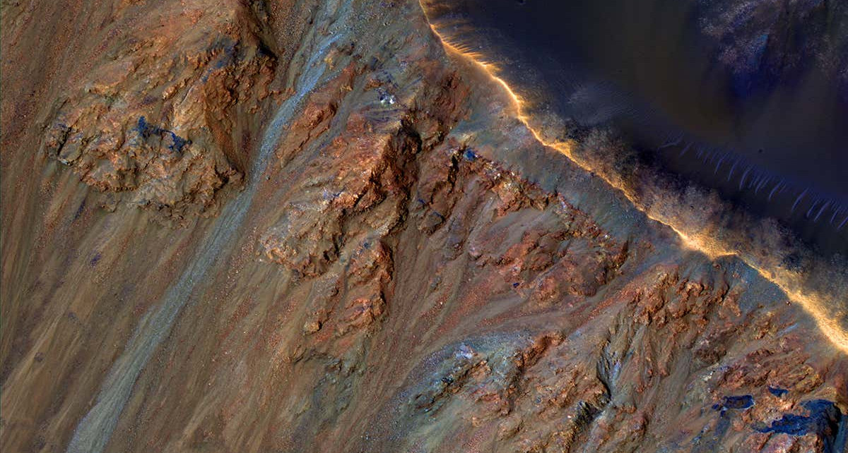 Lines on Mars could be created by salty water triggering landslides