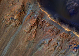 Lines on Mars could be created by salty water triggering landslides