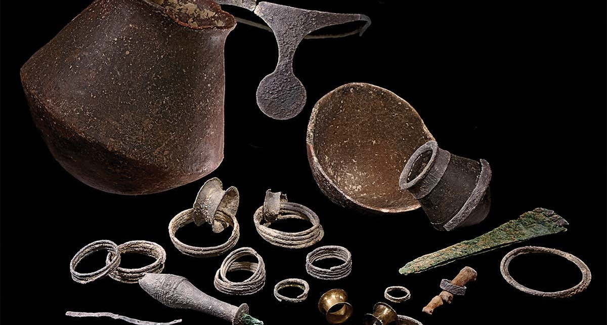 A Bronze Age queen was buried wearing a priceless silver crown
