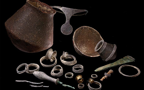 A Bronze Age queen was buried wearing a priceless silver crown