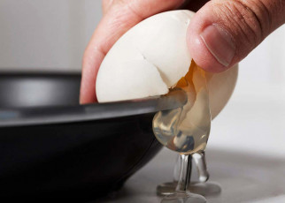X-raying eggs while they cook reveals how egg white becomes solid