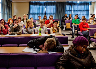 University students with morning lectures tend to have lower grades