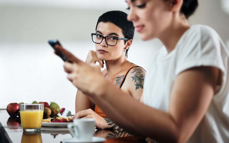 Do you phub? Ignoring friends for your phone is linked to personality