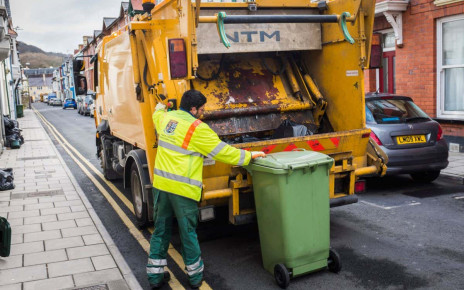 Call for English households with bulging waste bins to pay extra