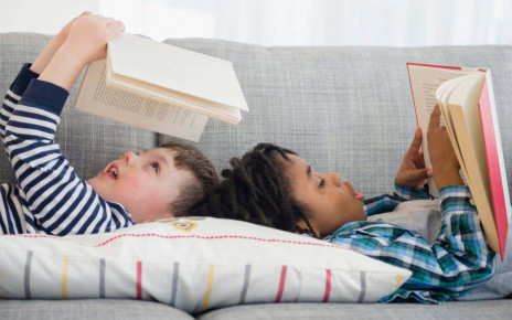 Cognitive decline: Books in childhood home help avoid mental ageing