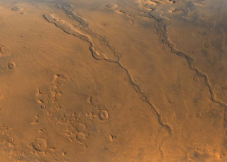 Mars: Devastating floods formed deep canyons on the Red Planet