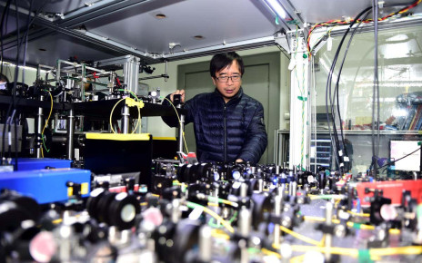 KR64CT (171219) -- BEIJING, Dec. 19, 2017 (Xinhua) -- Photo taken on Feb. 25, 2016 shows Pan Jianwei at a lab in the University of Science and Technology of China in Hefei, capital of east China's Anhui Province. For his role in pushing forward the development of quantum communications, Chinese physicist Pan Jianwei has been included in Nature's 10, the annual list of 10 people who mattered in science in 2017, which was released online Dec. 18, 2017 by the prestigious British journal &quot;Nature&quot;. Dubbed &quot;Father of Quantum&quot; by some in China, Pan Jianwei and his team harnessed quantum laws to transmit inf
