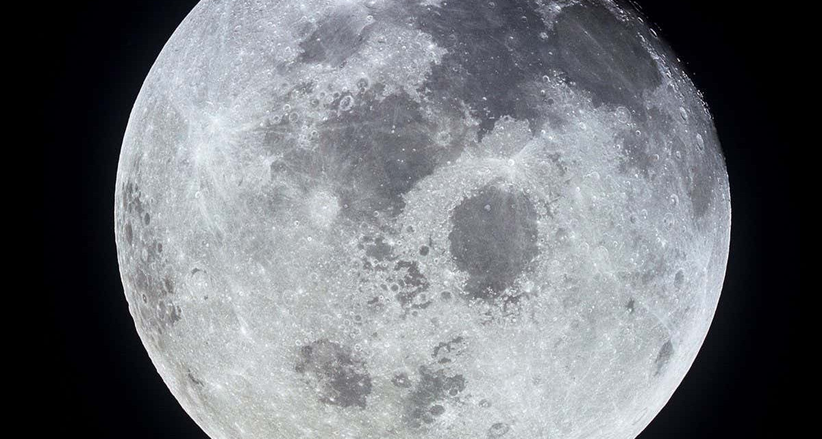 The moon: Magnetic field may have been disrupted by huge sinking rocks