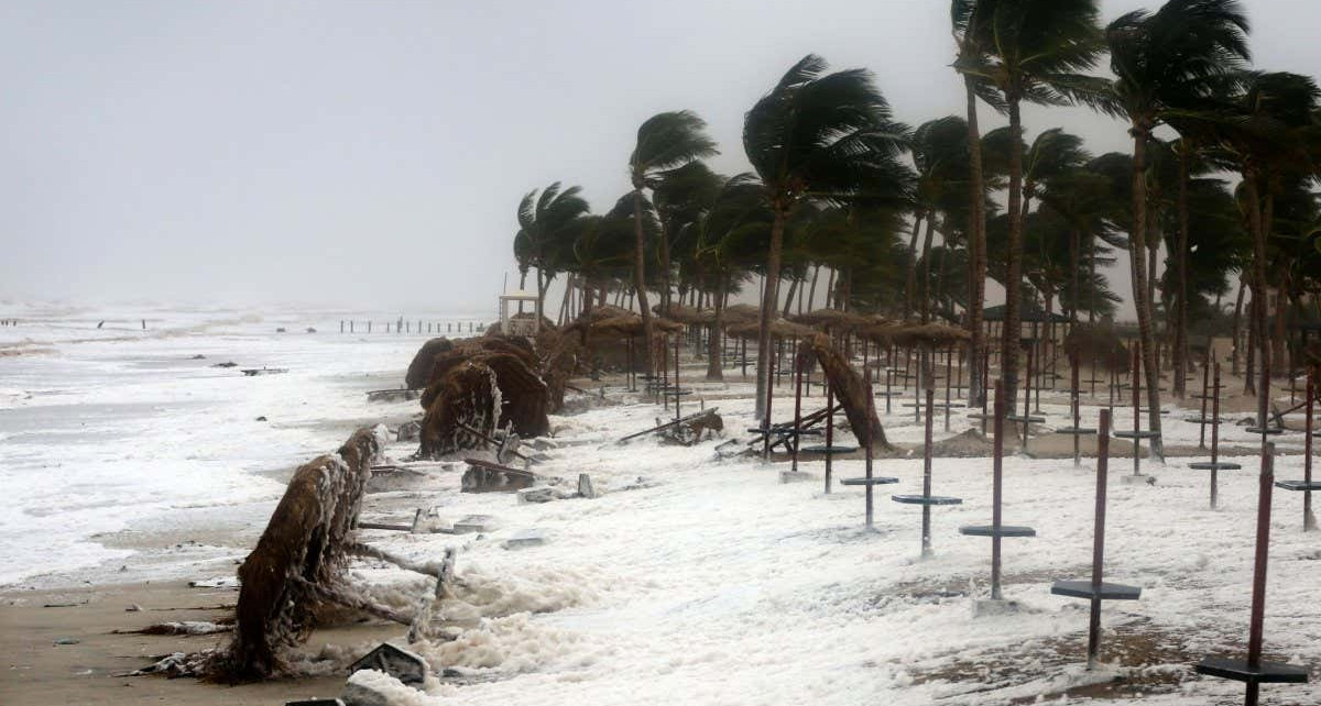Tropical storms: Ocean waves from cyclones could be focused like laser beams