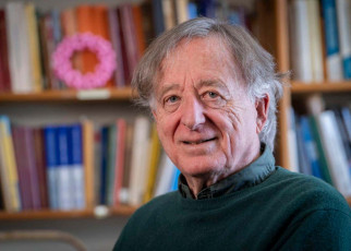 Abel prize: Dennis Sullivan wins maths award for research on transforming shapes