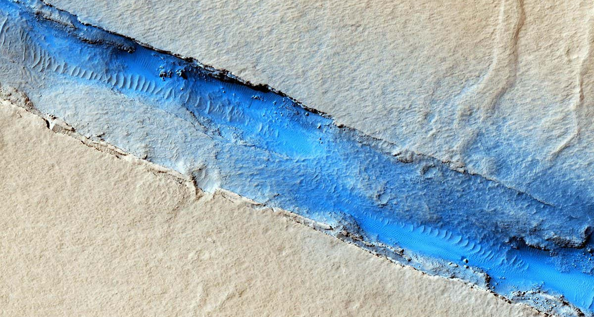 Mars may have a huge plume of hot rocks rising towards its surface