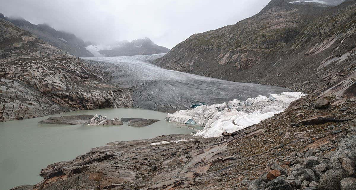 Melting sounds of an entire glacier recorded for the first time