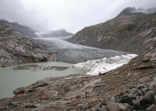 Melting sounds of an entire glacier recorded for the first time