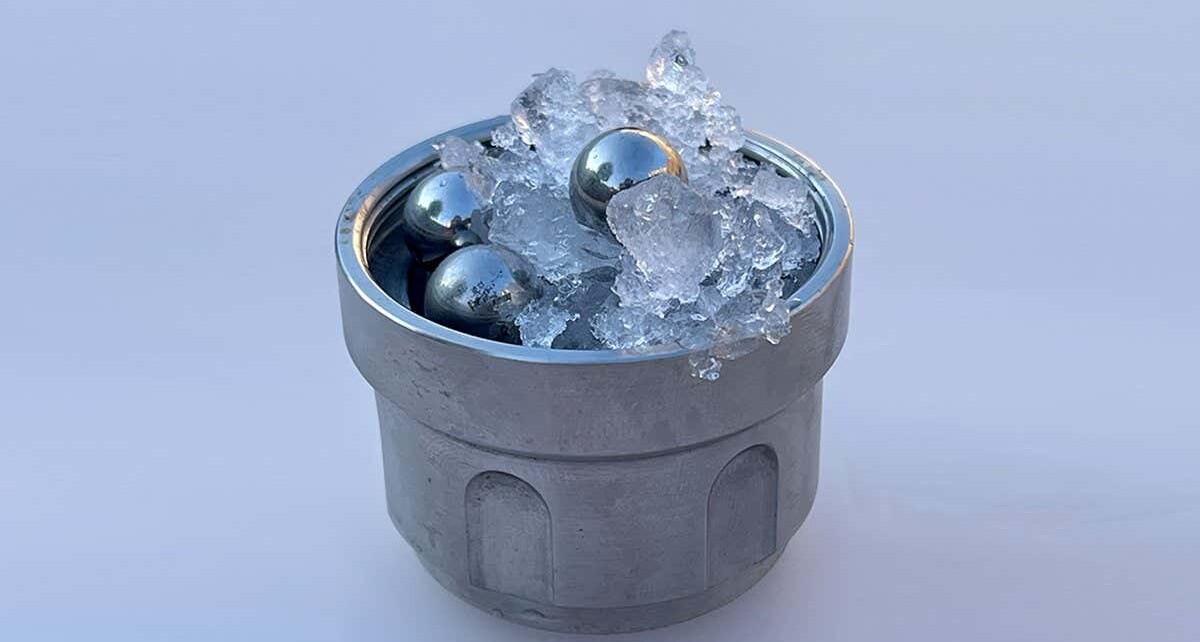 Entirely new type of ice made using extremely cold steel balls