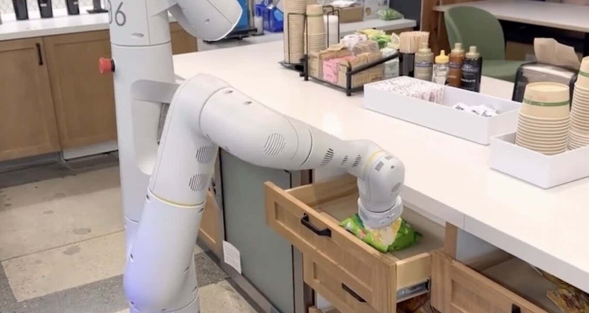 Google robot can have a conversation but also fetch you a snack