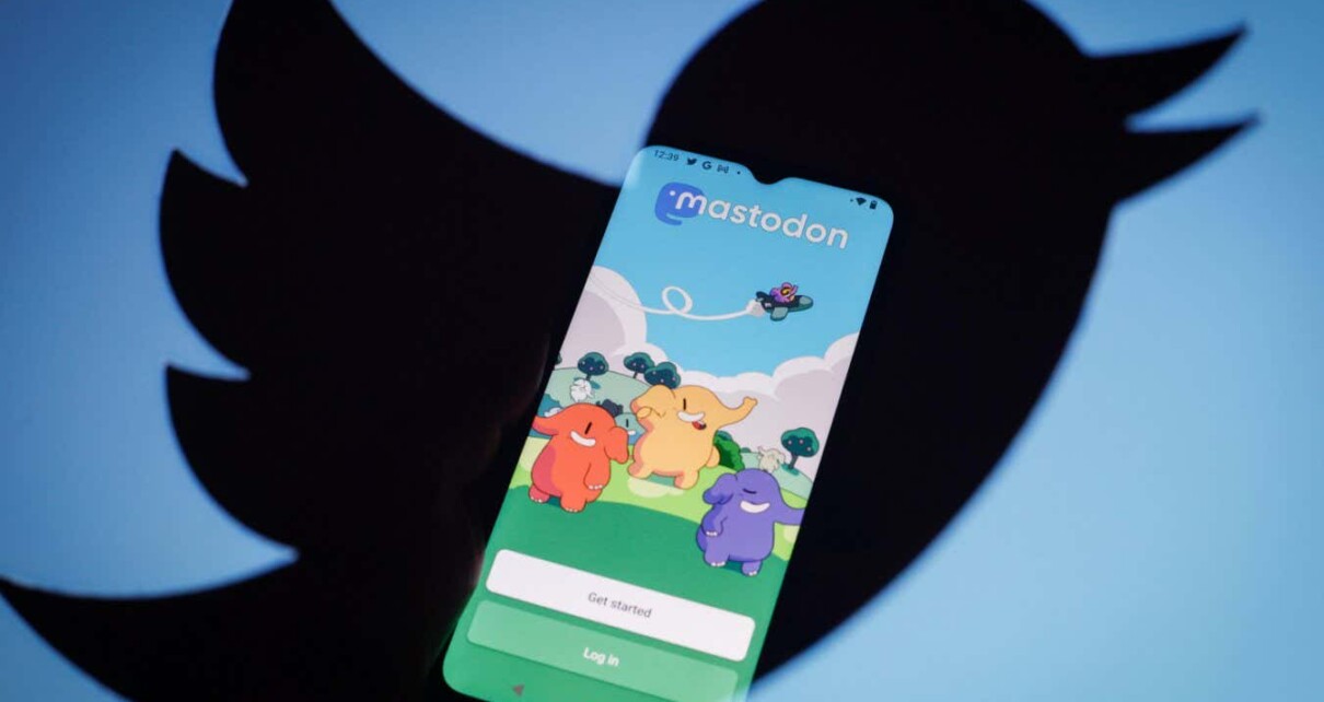 2KEHETN The Twitter and Mastodon app logos are seen in this photo illustration in Warsaw, Poland on 12 November, 2022. Mastodon is a decentralized, open-sourc