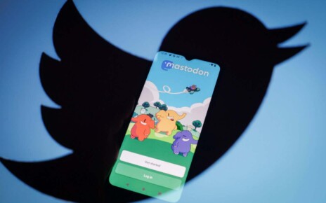 2KEHETN The Twitter and Mastodon app logos are seen in this photo illustration in Warsaw, Poland on 12 November, 2022. Mastodon is a decentralized, open-sourc