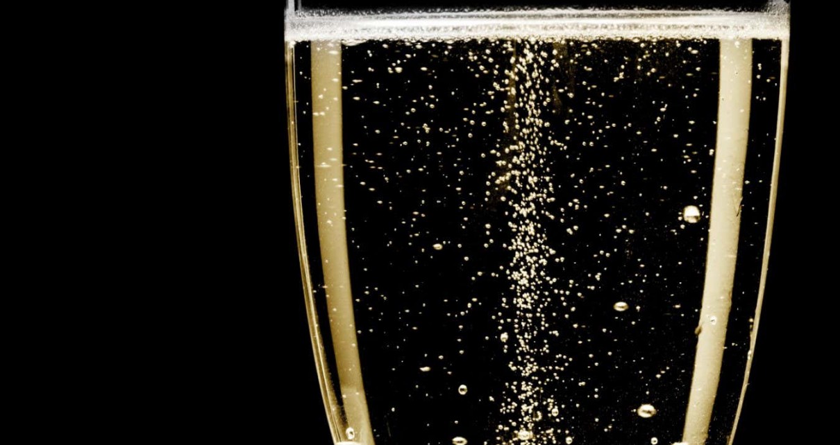 We finally know why bubbles rise in a straight line in champagne