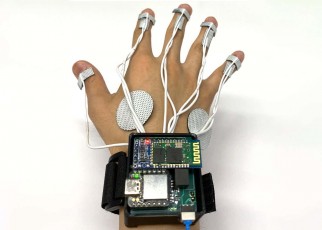 Smart glove enhances your sense of touch in virtual reality