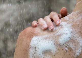 Your body wash may make you more attractive to mosquitoes