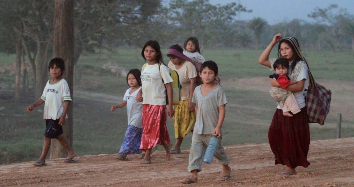Women and children of the Chiman ethnic group participate in a protest march to Yucumo, September 16, 2011. The Amazonian ethnic groups which live in the Isiboro Secure territory, known by its Spanish acronym TIPNIS, are completing a 370 miles (595 km) march from Trinidad, in the northern Beni province, to La Paz to protest against a projected 185 mile (298 km) long highway that bisects the protected park in the Amazon forest, activists leading the march said. The protesters, who have a list of demands apart from their rejection of the highway project being financed by Brazil, are entering a rural region with strong sentiments for President Evo Morales, raising the possibility of confrontations on their way to La Paz. REUTERS/David Mercado (BOLIVIA - Tags: CIVIL UNREST POLITICS ENVIRONMENT) - GM1E79H0SU101