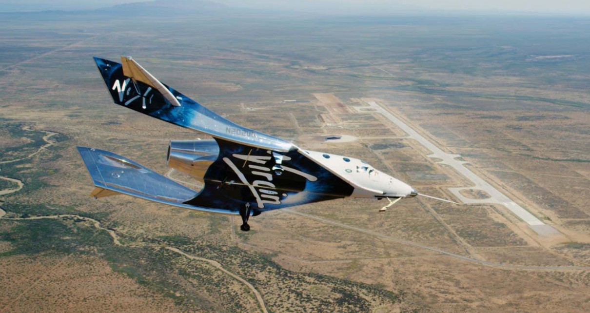 Virgin Galactic space plane makes its first commercial flight