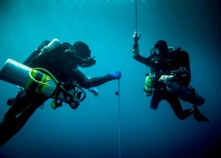 F3HB7N Underwater view of two technical divers using rebreathers device to locate shipwreck, Lombok, Indonesia