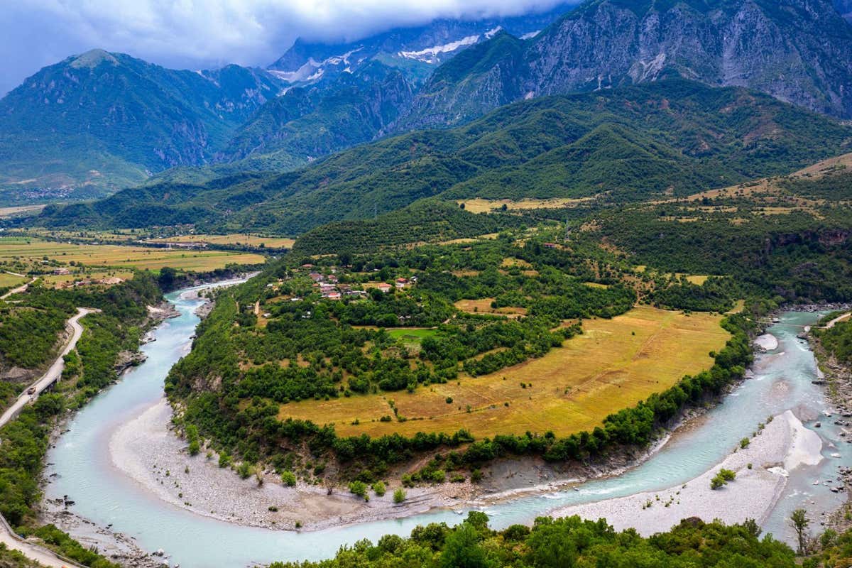 2GAXKD5 Vjosa river bend near the town of Kanikol, albania