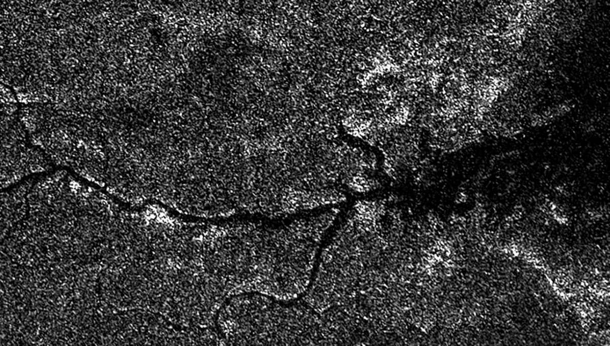 Titan's Nile-Like River Valley This image from NASA's Cassini spacecraft shows a vast river system on Saturn's moon Titan. It is the first time images from space have revealed a river system so vast and in such high resolution anywhere other than Earth. The image was acquired on Sept. 26, 2012, on Cassini's 87th close flyby of Titan. The river valley crosses Titan's north polar region and runs into Ligeia Mare, one of the three great seas in the high northern latitudes of Saturn's moon Titan. It stretches more than 200 miles (400 kilometers). Scientists deduce that the river is filled with liquid because it appears dark along its entire extent in the high-resolution radar image, indicating a smooth surface. That liquid is presumably ethane mixed with methane, the former having been positively identified in 2008 by Cassini's visual and infrared mapping spectrometer at the lake known as Ontario Lacus in Titan's southern hemisphere. Though there are some short, local meanders, the relative straightness of the river valley suggests it follows the trace of at least one fault, similar to other large rivers running into the southern margin of Ligeia Mare (see PIA10008). Such faults may lead to the opening of basins and perhaps to the formation of the giant seas themselves. North is toward the top of this image. The Cassini-Huygens mission is a cooperative project of NASA, the European Space Agency and ASI, the Italian Space Agency. NASA's Jet Propulsion Laboratory, a division of the California Institute of Technology in Pasadena, manages the mission for NASA's Science Mission Directorate, Washington. The Cassini orbiter was designed, developed and assembled at JPL. The RADAR instrument was built by JPL and the Italian Space Agency, working with team members from the US and several European countries. JPL is a division of the California Institute of Technology in Pasadena. https://www.nasa.gov/mission_pages/cassini/multimedia/pia16197.html