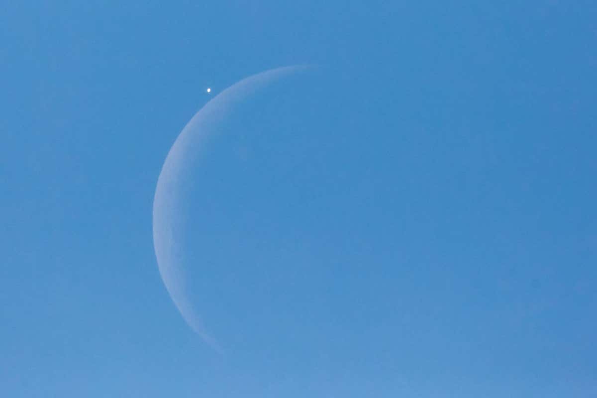 Venus seen next to the crescent moon just before a daytime occultation in 2015