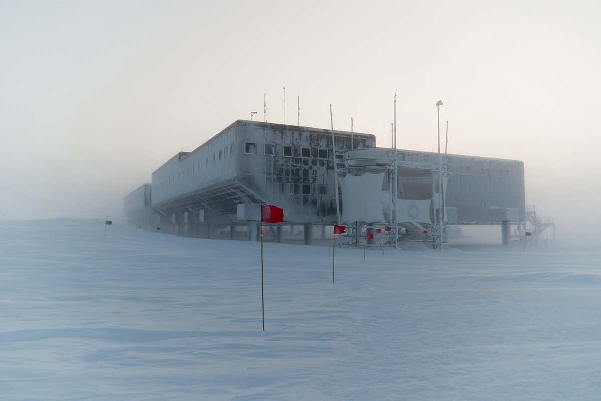 Coldest places on Earth (Amundsen-Scott station)