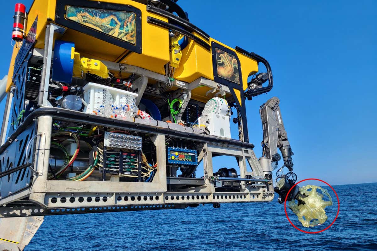 The robotic dodecahedron (circled) mounted on a submersible