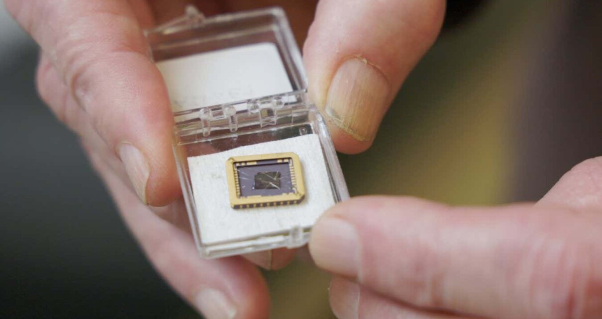 The team's graphene device, grown on a silicon carbide substrate chip