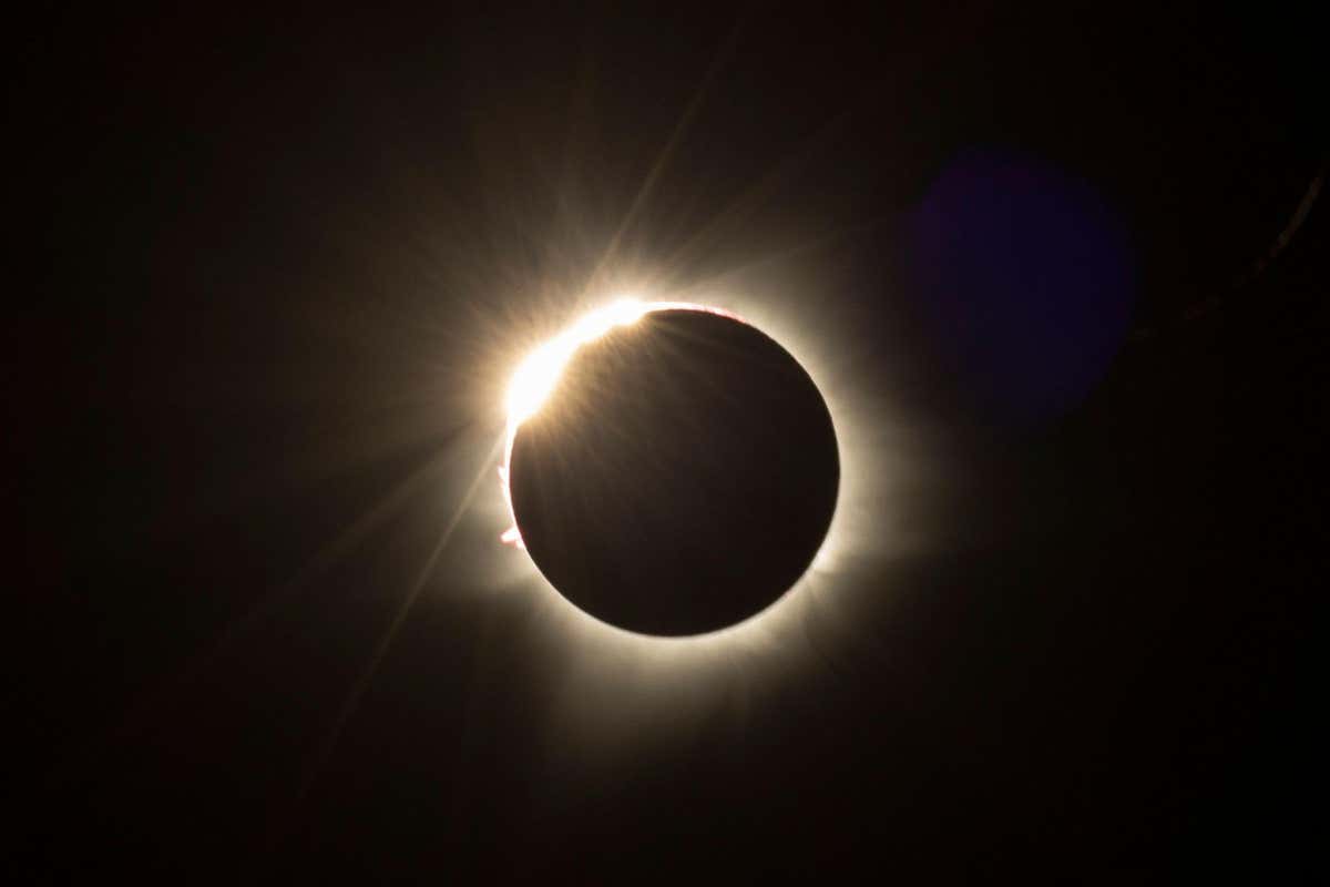 2R2JHWA Diamon ring during the 2023 Australian total solar eclipse in Exmouth