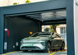 Is battery swapping a better way to recharge electric cars?