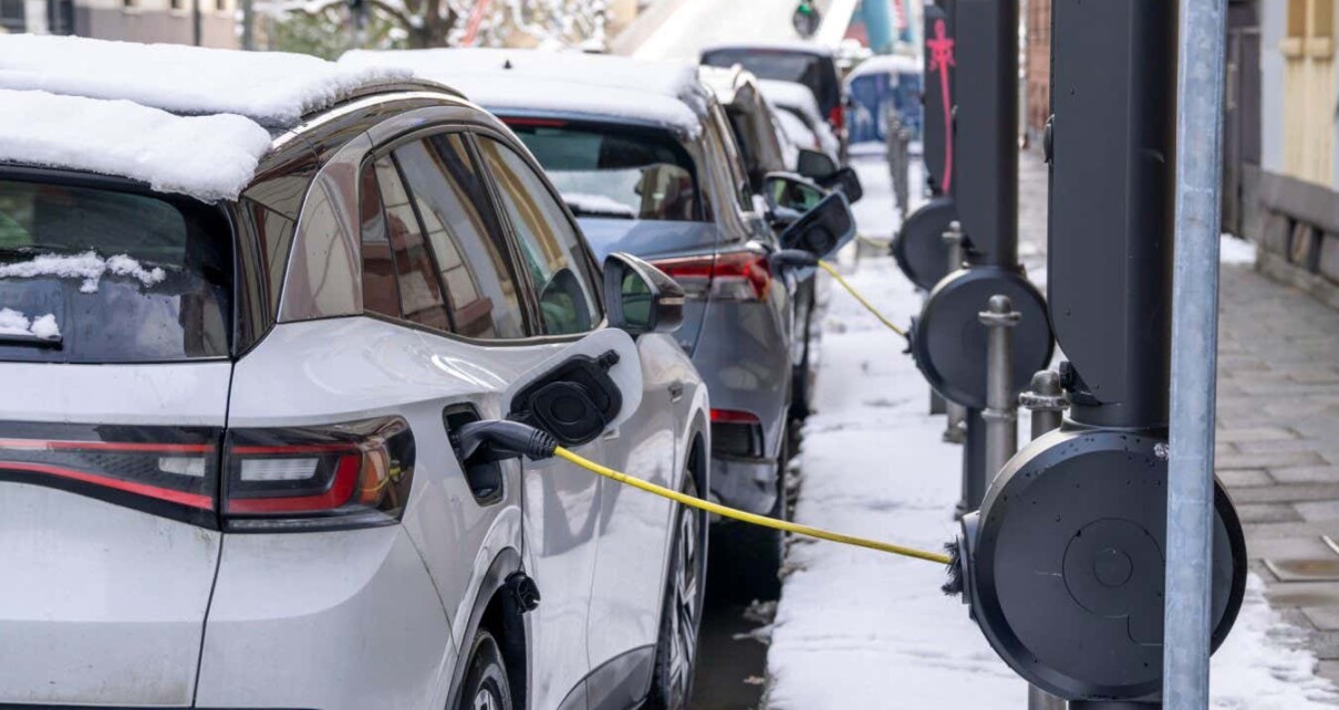 Battery breakthrough lets electric cars run longer in extreme cold
