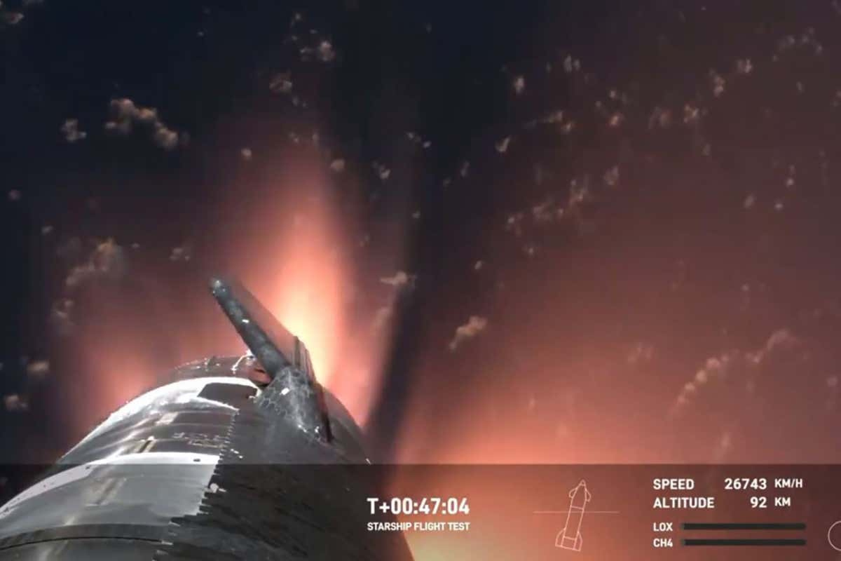 The Starship heating up as it re-entered Earth's atmosphere after about 47 minutes of flight