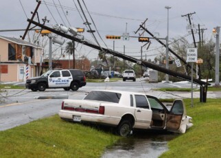 Storm-proofing 1% of power lines protects entire grid from blackouts