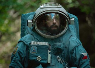 SPACEMAN. Adam Sandler as Jakub??in Spaceman. Cr. Larry Horricks/Netflix ?? 2023.