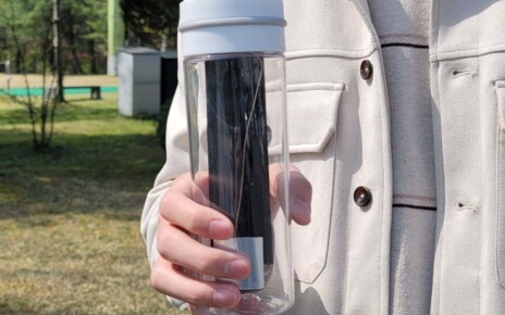This water purification system is powered by static electricity