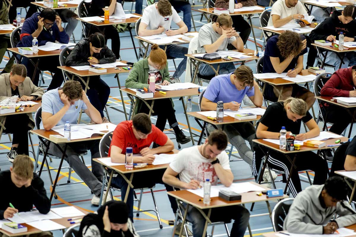 Mandatory Credit: Photo by Hollandse Hoogte/Shutterstock (13675506l) 2022-05-12 13:37:22 THE HAGUE - Graduating students during their exams at a secondary school. Due to the corona crisis, the exams are taking place in a modified form.Due to corona, students are also allowed to take an extra resit this school year and spread their exams over two periods. KOEN VAN WEEL netherlands out - belgium out Secondary Education Final Exams in Modified Form Starts, Hague, Netherlands - 12 May 2022